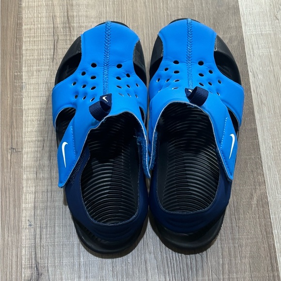 Nike Blue and Black Sandals Water-Friendly Design - Picture 2 of 5